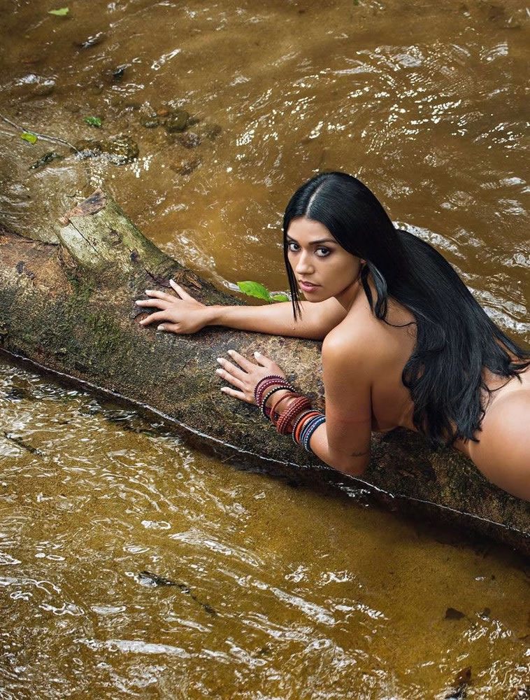Revista Playboy  2015 11 Cintia Vallentim India Fitness 13