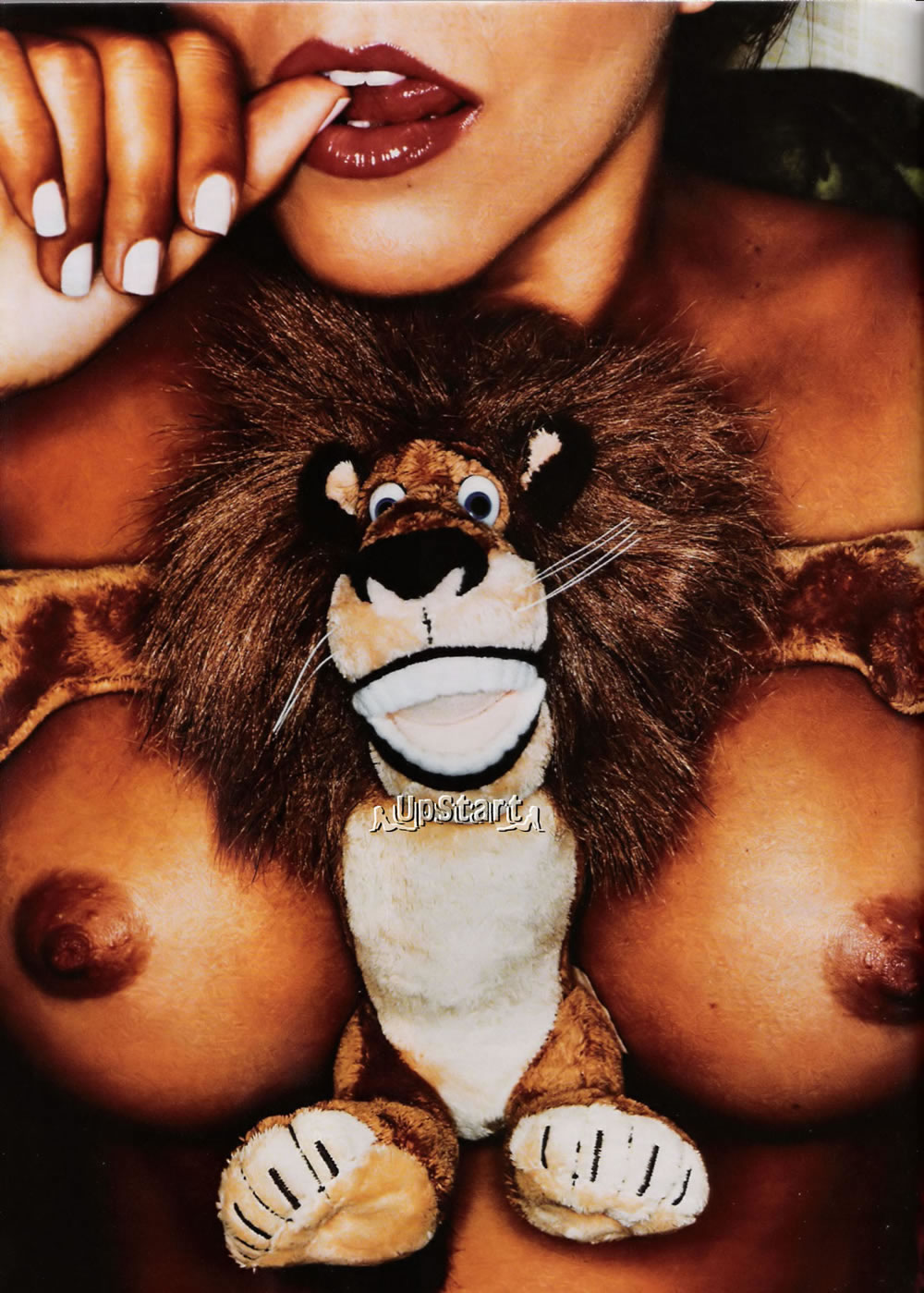 Revista Playboy  2006 02 Tania Oliveira Panicat 012