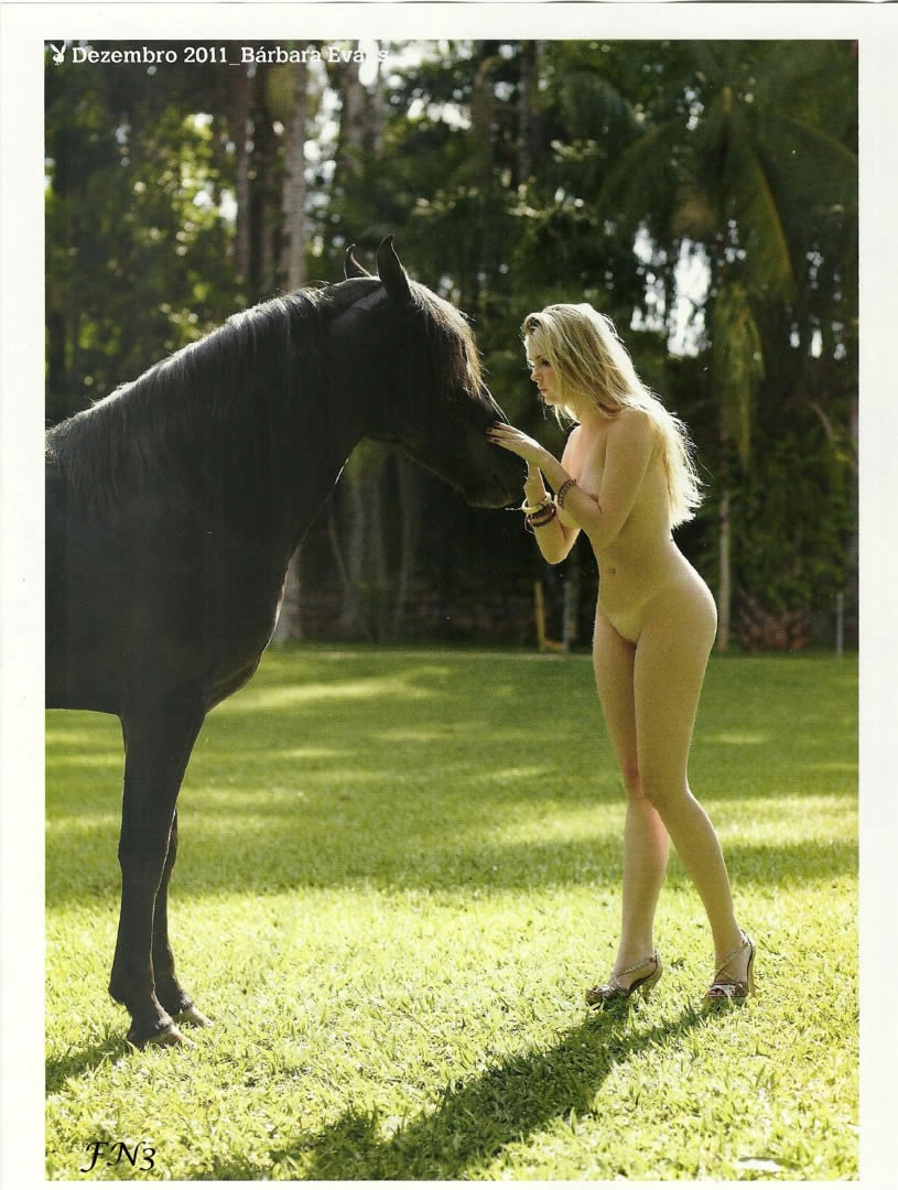 Revista Playboy  2011 12 Barbara Evans 13
