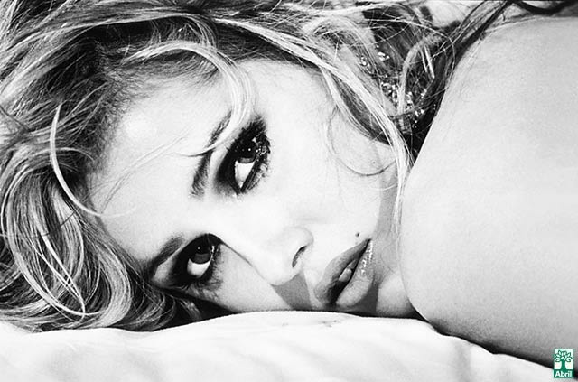 Revista Playboy  2002 08 Deborah Secco 06