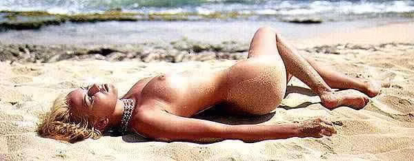 Revista Playboy  1996 12 Monia Vogel09