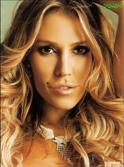 Revista Playboy  2008 04 Cibele Dorsa01