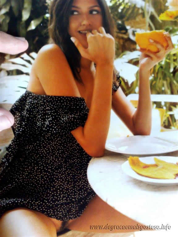 Revista Playboy  2010 03 Tessalia BBB 100803201010860 Large