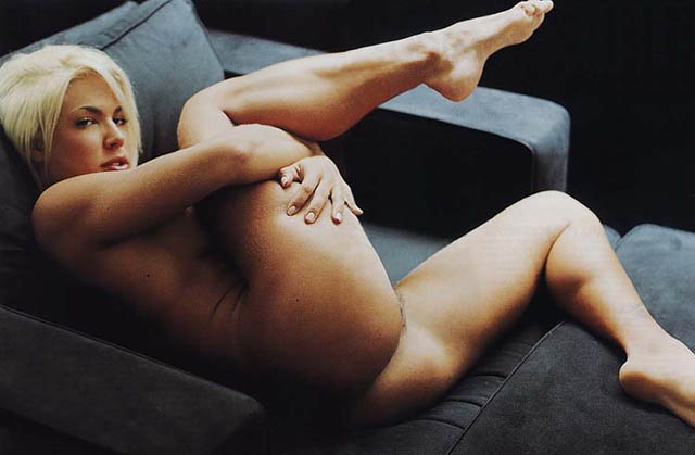 Revista Playboy  2002 04 Joana Prado 19