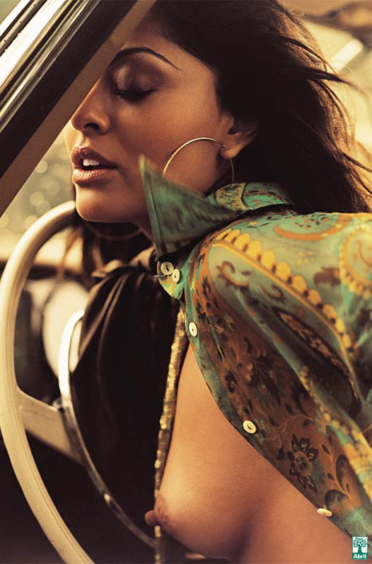 Revista Playboy  2004 05 Juliana Paes 23