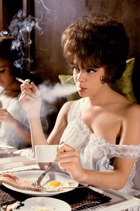 Coleção de fotos espontâneas de uma festa em casa de Playmate nos anos 60