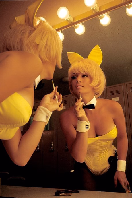 Adoráveis playboy coelhinhas dos anos 60 posando e provocando com seus busto
